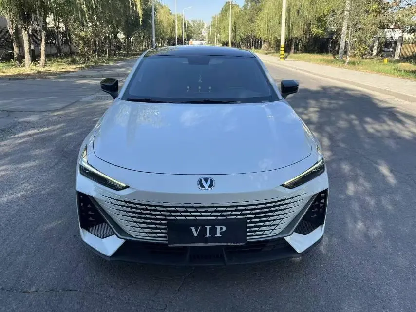 ChangAn 2022 UNI-V 1.5T honorable automatic gear 2