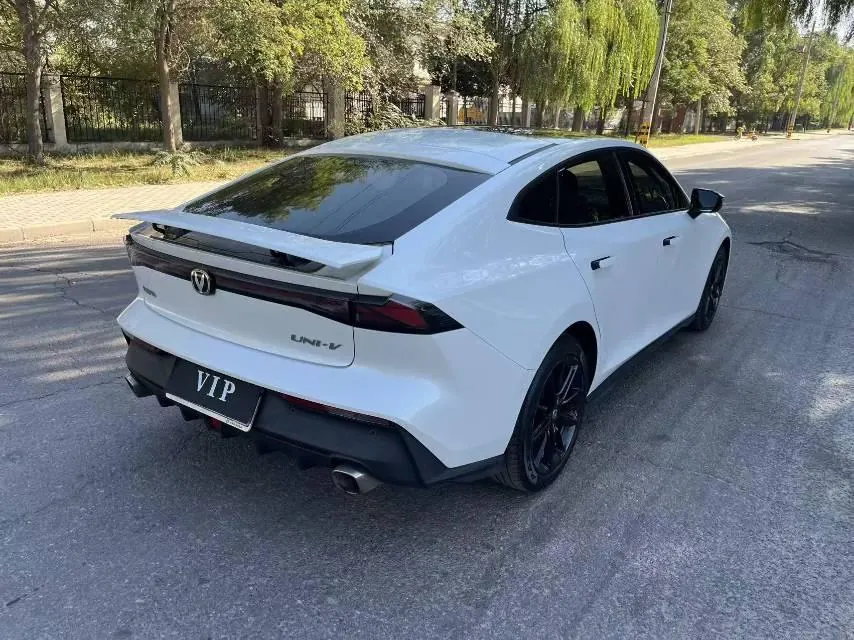 ChangAn 2022 UNI-V 1.5T honorable automatic gear 6