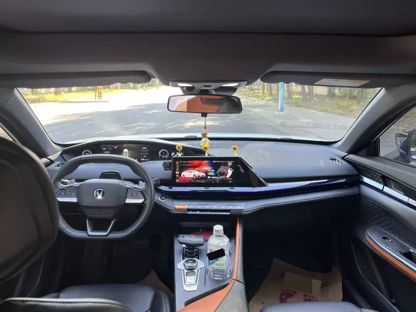 ChangAn 2022 UNI-V 1.5T honorable automatic gear 9