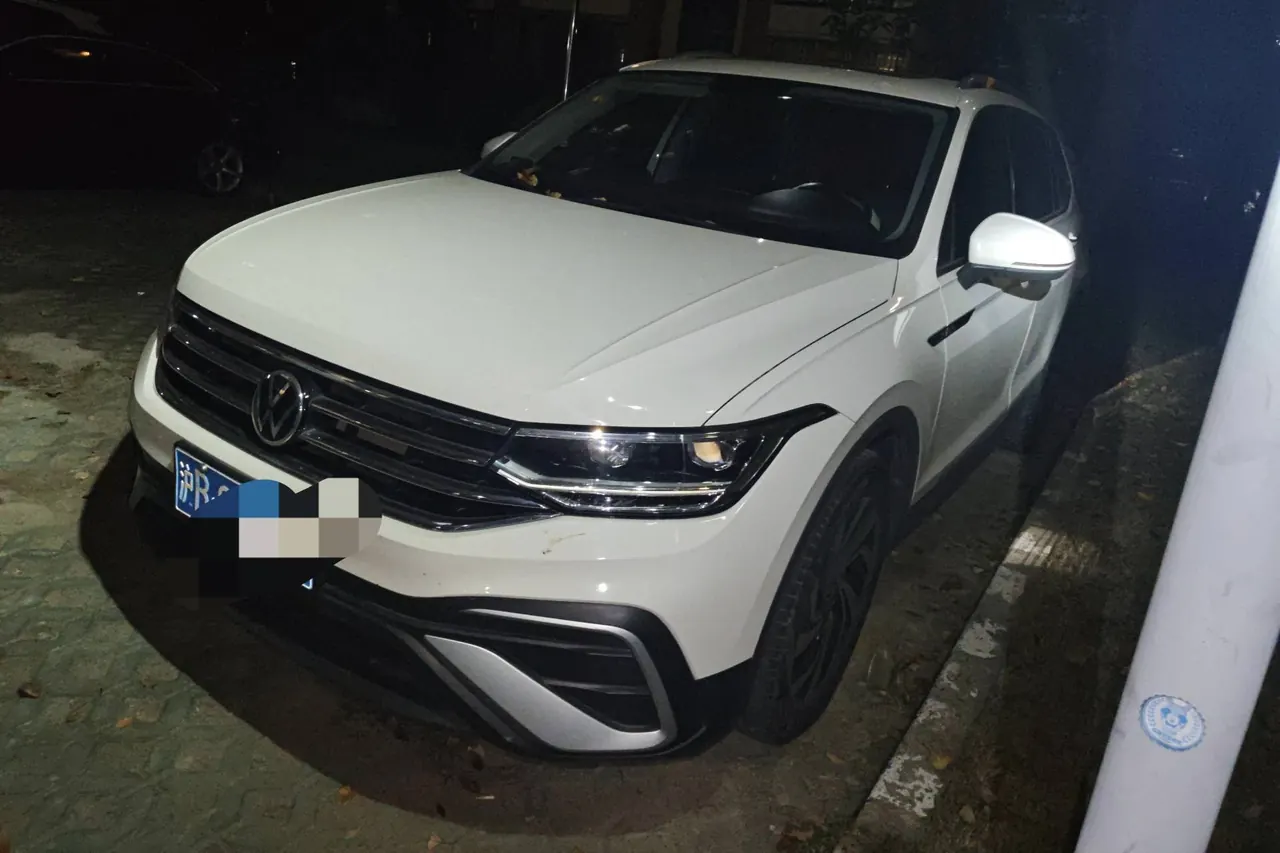Открыть галерею: Volkswagen 2022 Tiguan L 2.0TSI 330TSI Two-Drive Smart Edition Automatic Gear