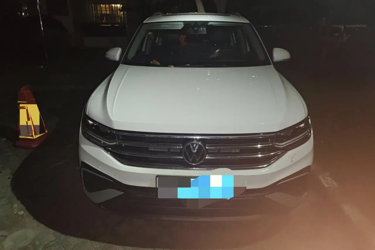 Volkswagen 2022 Tiguan L 2.0TSI 330TSI Two-Drive Smart Edition Automatic Gear 9