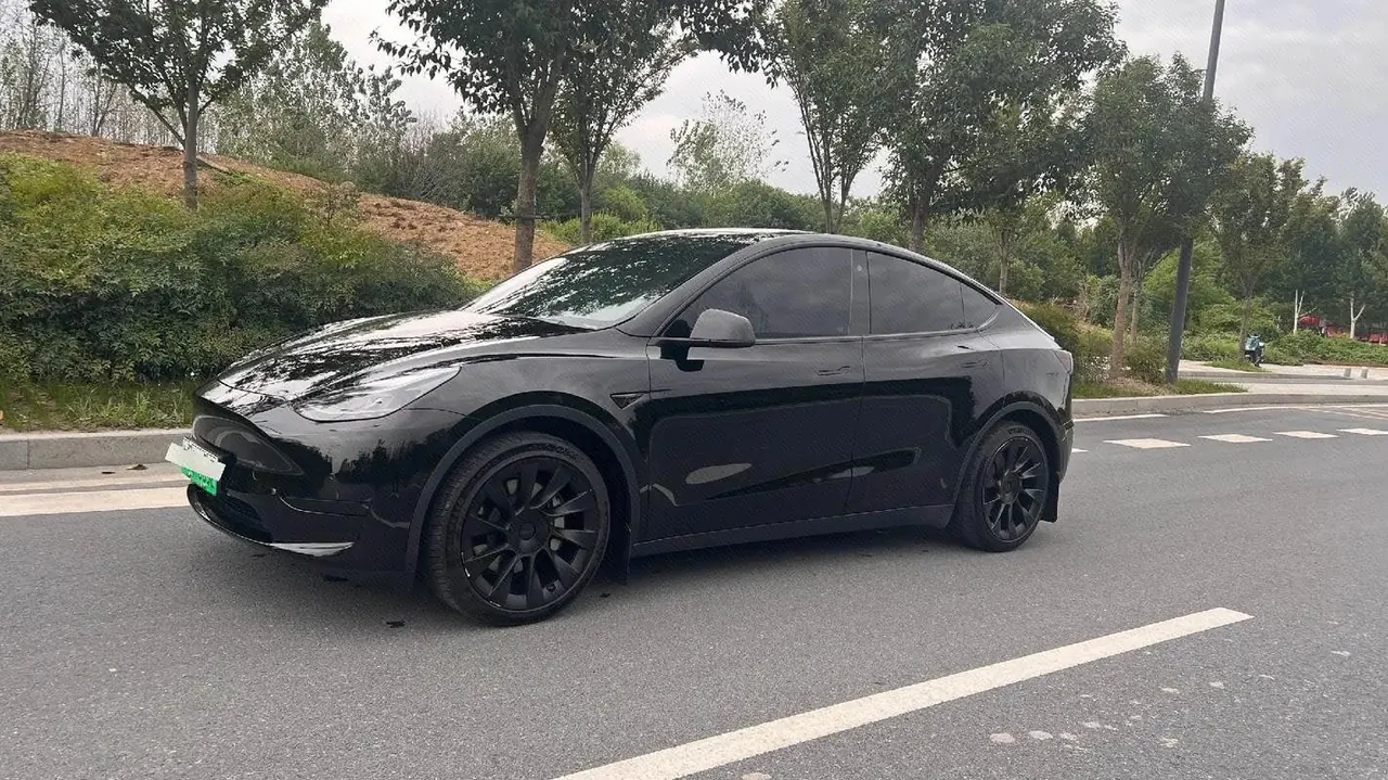 打开图片灯箱:Tesla 2022 Model Y rear-wheel drive version (facelift) automatic gear
