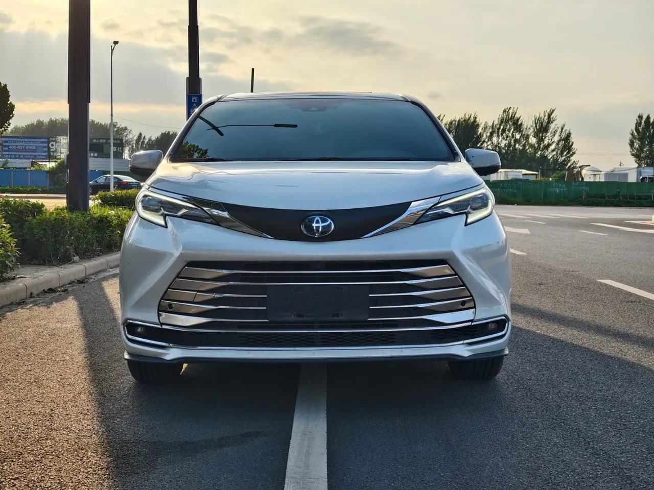 Toyota 2024 Sana 2.5 Stepless Four-wheel Drive Deluxe Edition Automatic Transmission 2