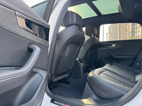 Audi 2023 A4L 2.0TFSI 40TFSI Deluxe Dynamic Automatic 5