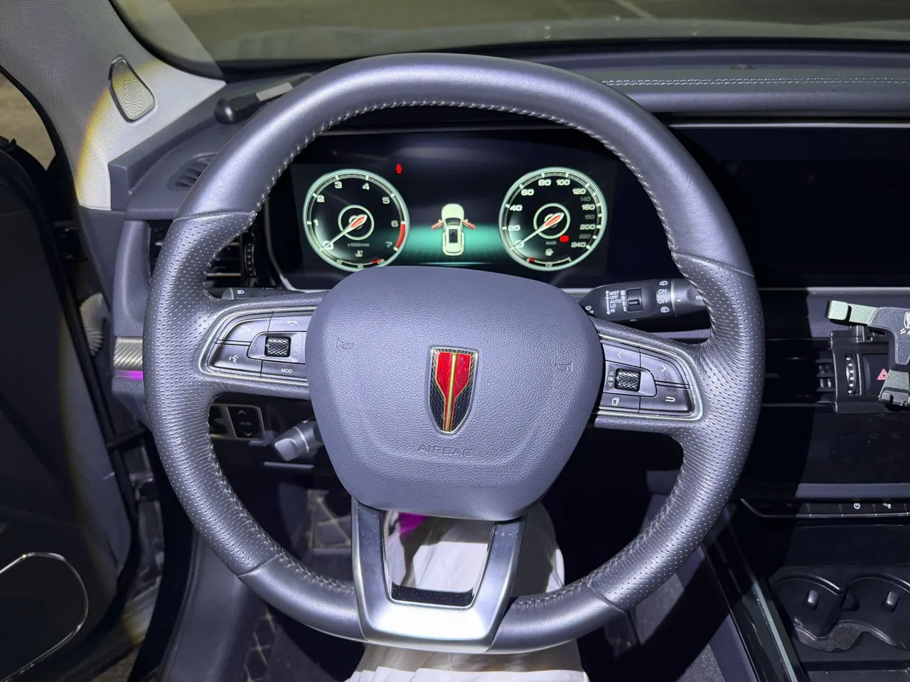 HongQi 2022 HS5 2.0T 4-wheel drive smart flag-sharing version automatic gear 5