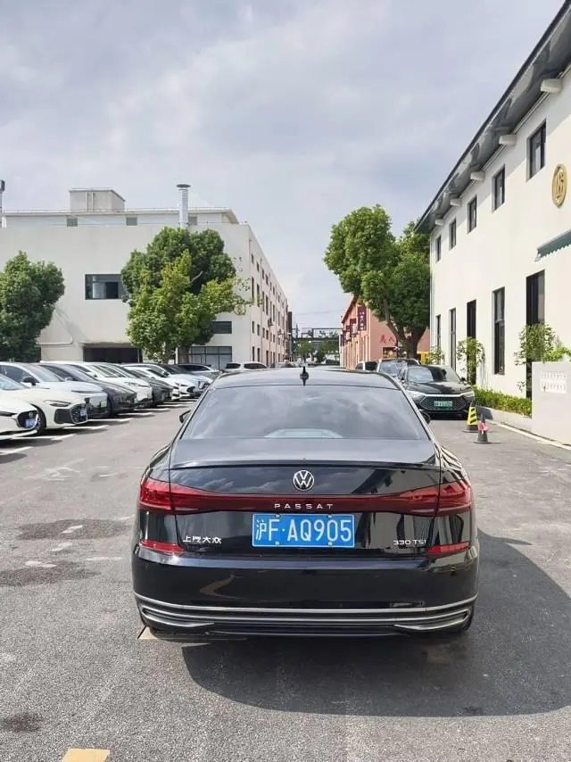 Volkswagen 2023 Passat 2.0TSI 330TSI Elite Edition Automatic 4