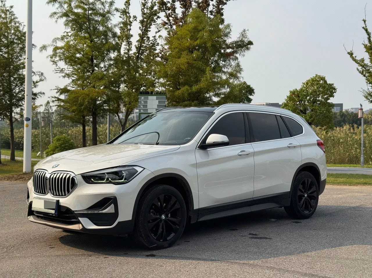 Открыть галерею: BMW 2020 X1 sDrive20Li 1.5T fashion automatic gear