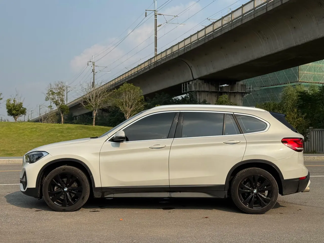BMW 2020 X1 sDrive20Li 1.5T fashion automatic gear 7