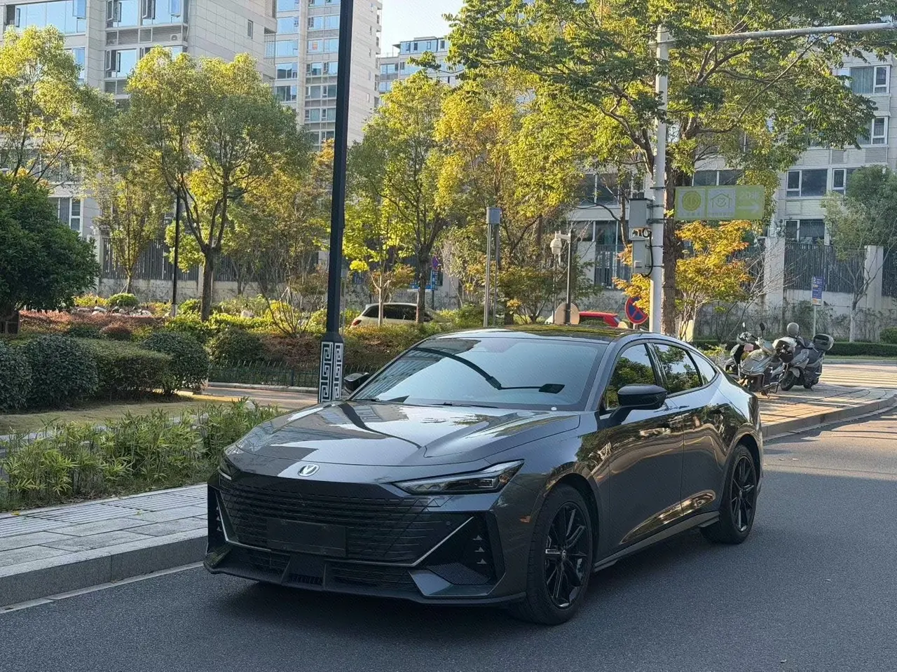 Open image lightbox: ChangAn 2024 UNI-V 1.5T High Energy Edition Automatic Gear