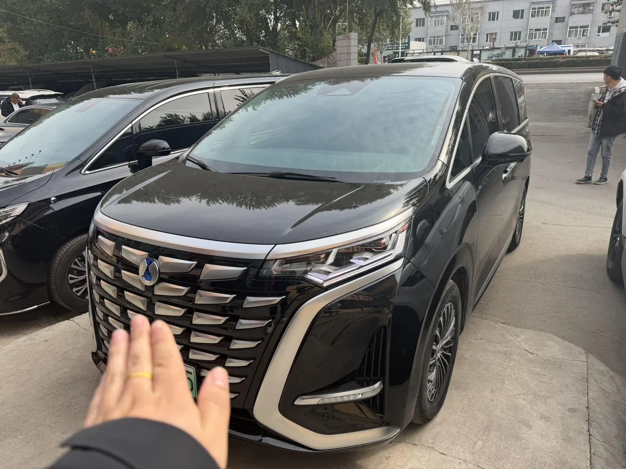 Открыть галерею: Denza 2022 Denza D9 DM-i 1.5T Stepless 970 Four-wheel Drive Honorable Automatic Gear