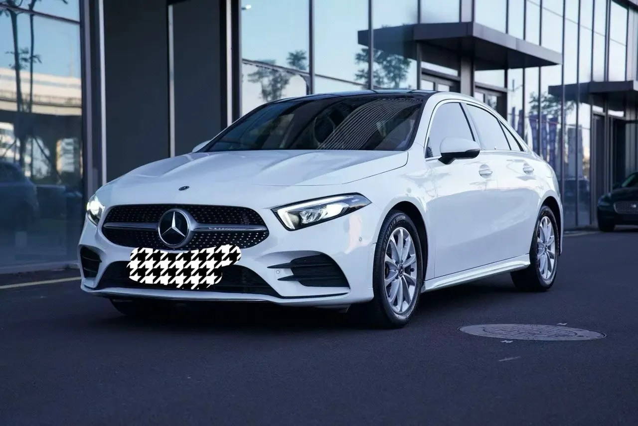 Открыть галерею: Mercedes Benz Class A 2021 A 200 L 1.3T Fashion Automatic Gear
