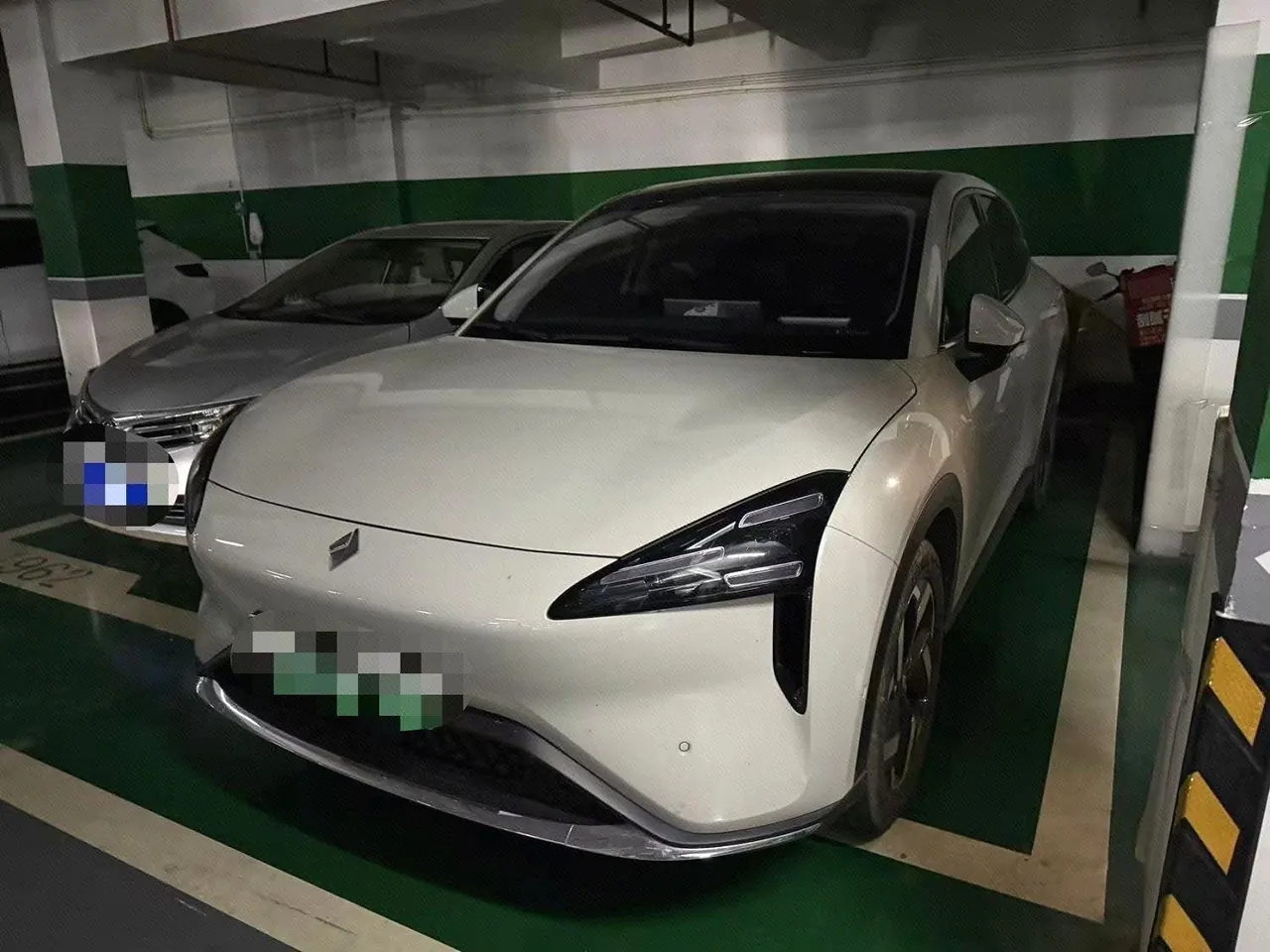 BaoJun 2024 Cloud Sea 600km Pure Electric Edition Automatic Gear - View 1
