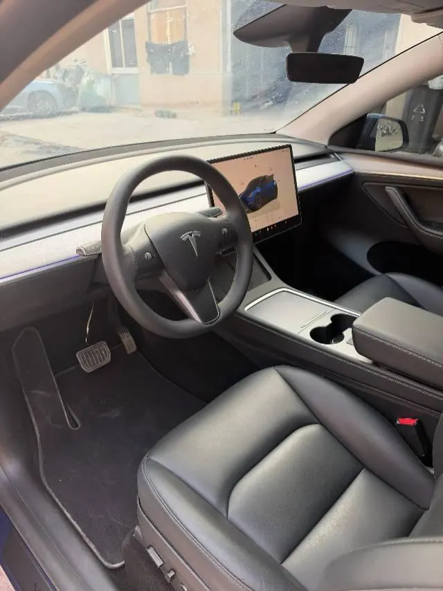 Tesla 2024 Model Y rear-wheel drive version automatic transmission 2