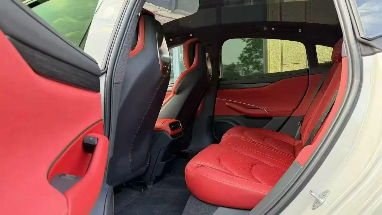 MI 2024 SU 7 700km Rear Drive Long Endurance Smart Driving Edition Automatic Gear 6