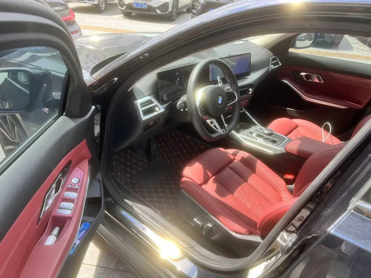 BMW 3 Series 2025 model 325i 2.0T M Sport Package automatic transmission 2
