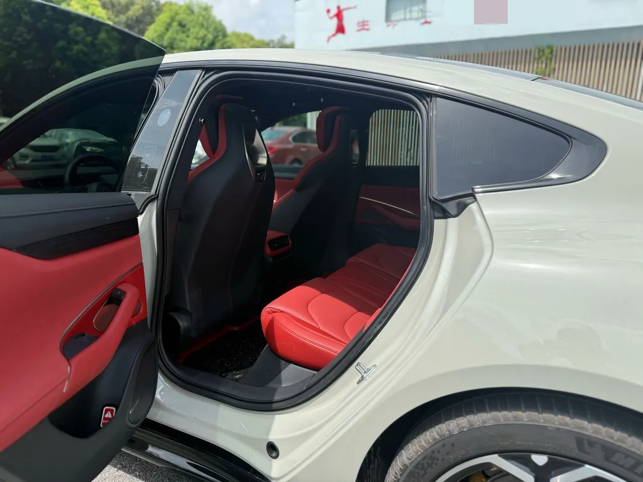 MI 2024 SU 7 800km 4-wheel drive ultra-long endurance high-end smart driving Max version automatic gear 5
