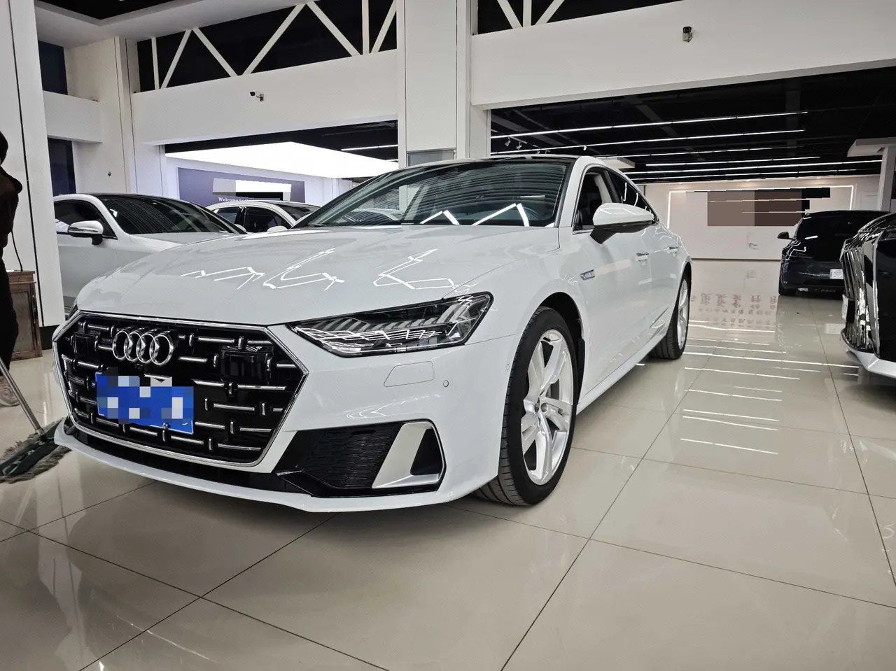 Open image lightbox: Audi 2024 A7L 2.0TFSI 45TFSI Quattro S-line see remote crystal flow set automatic gear
