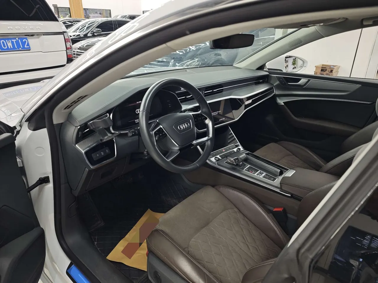 Audi 2024 A7L 2.0TFSI 45TFSI Quattro S-line see remote crystal flow set automatic gear 3