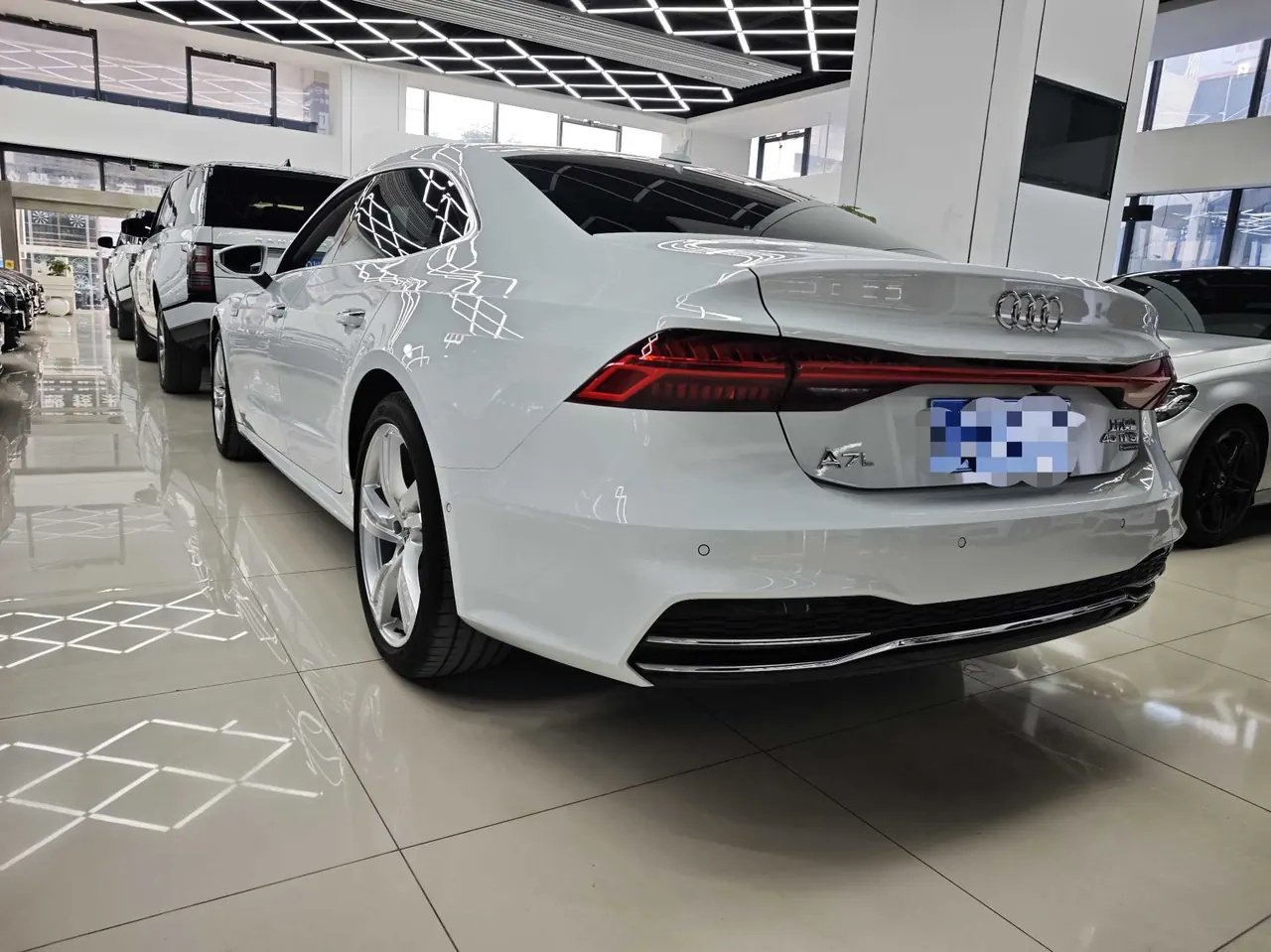Audi 2024 A7L 2.0TFSI 45TFSI Quattro S-line see remote crystal flow set automatic gear 6