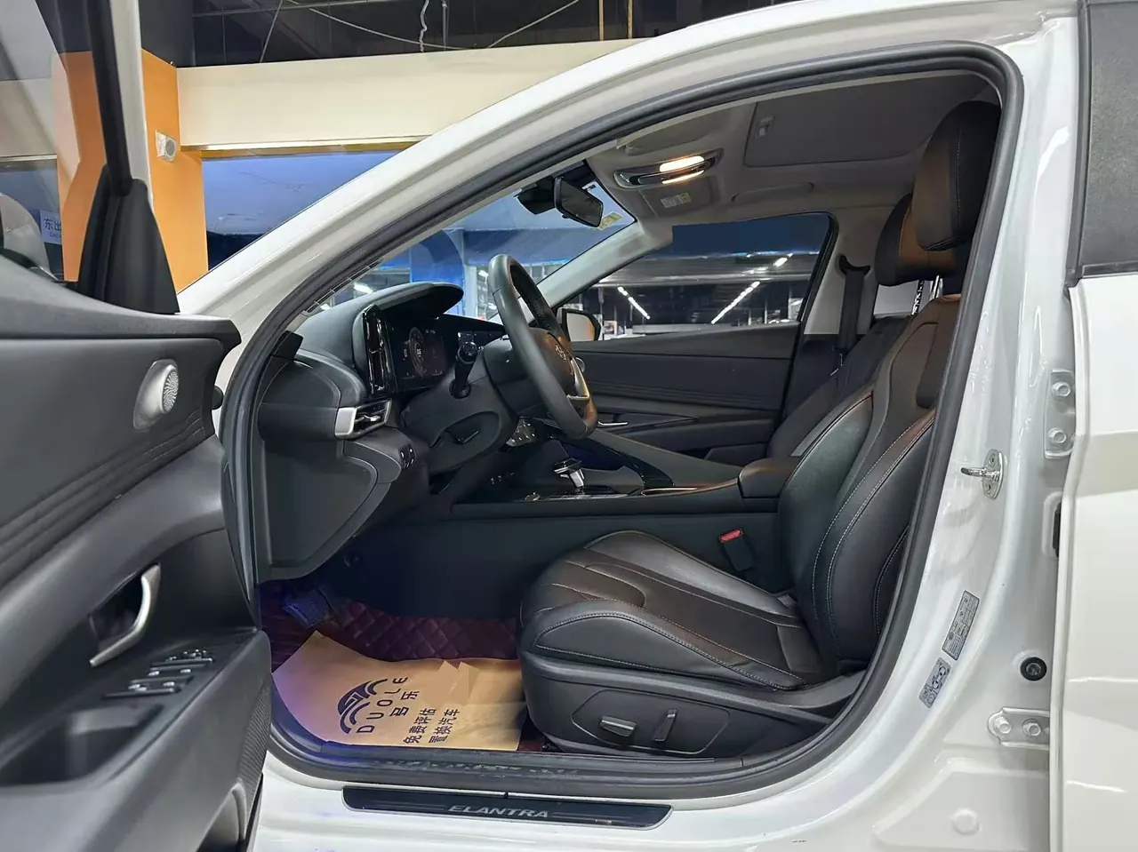 Hyundai 2021 Elantra -3-compartment 1.5 stepless LUX premium automatic gear 4
