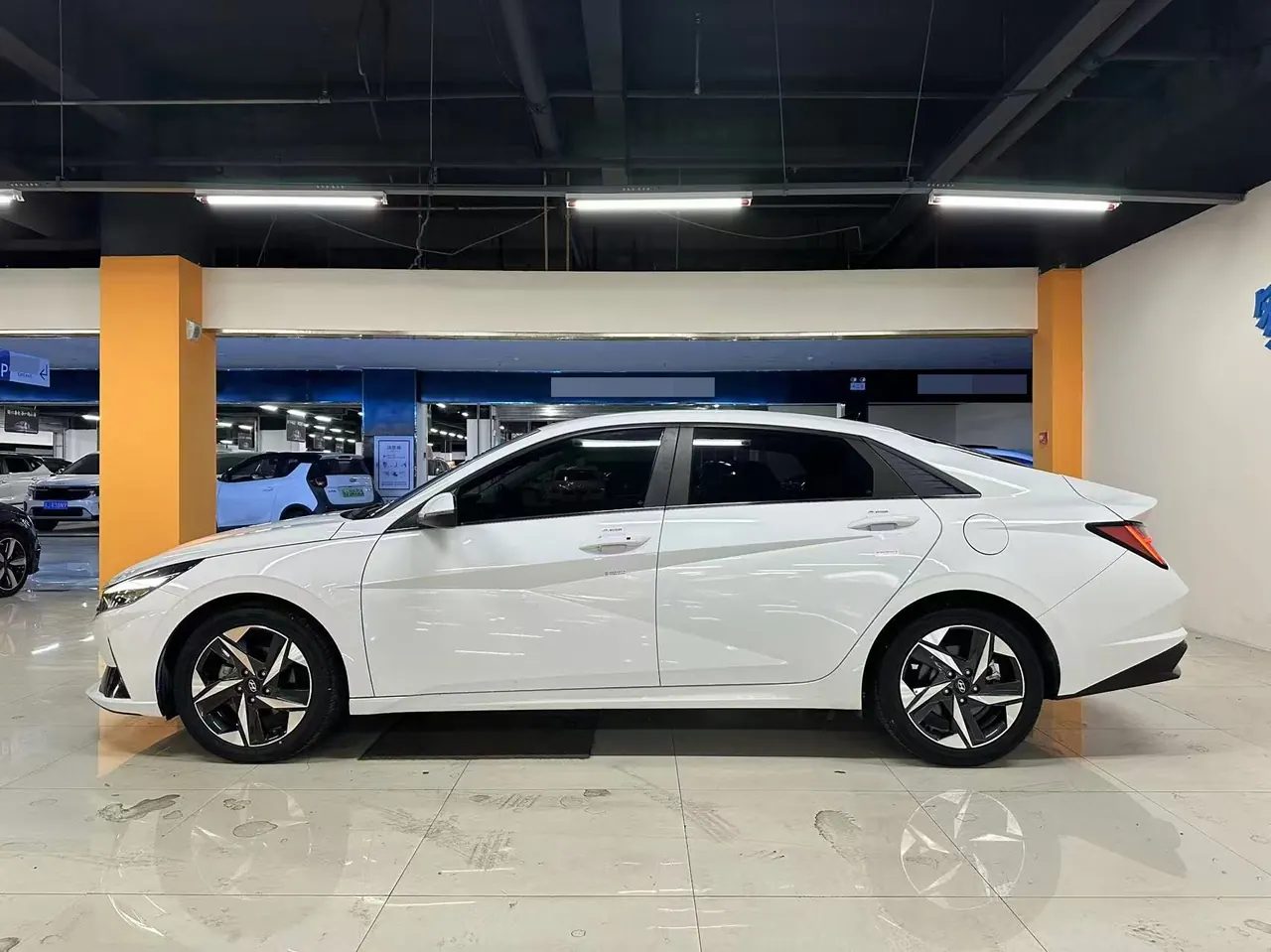 Hyundai 2021 Elantra -3-compartment 1.5 stepless LUX premium automatic gear 9