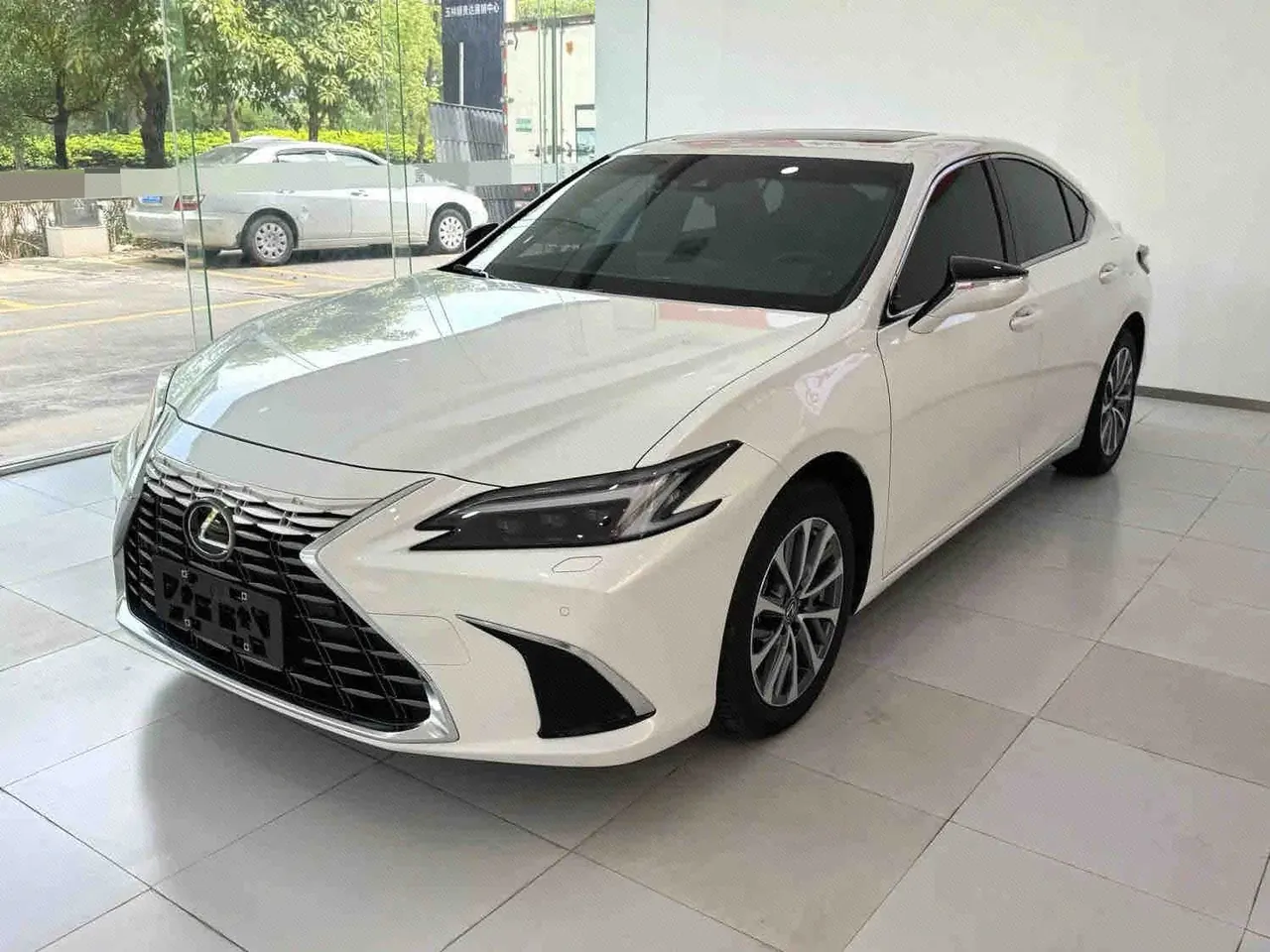 打开图片灯箱:Lexus ES (Imported) 2025 ES300h 2.5 Stepless Premium Edition Automatic Gear