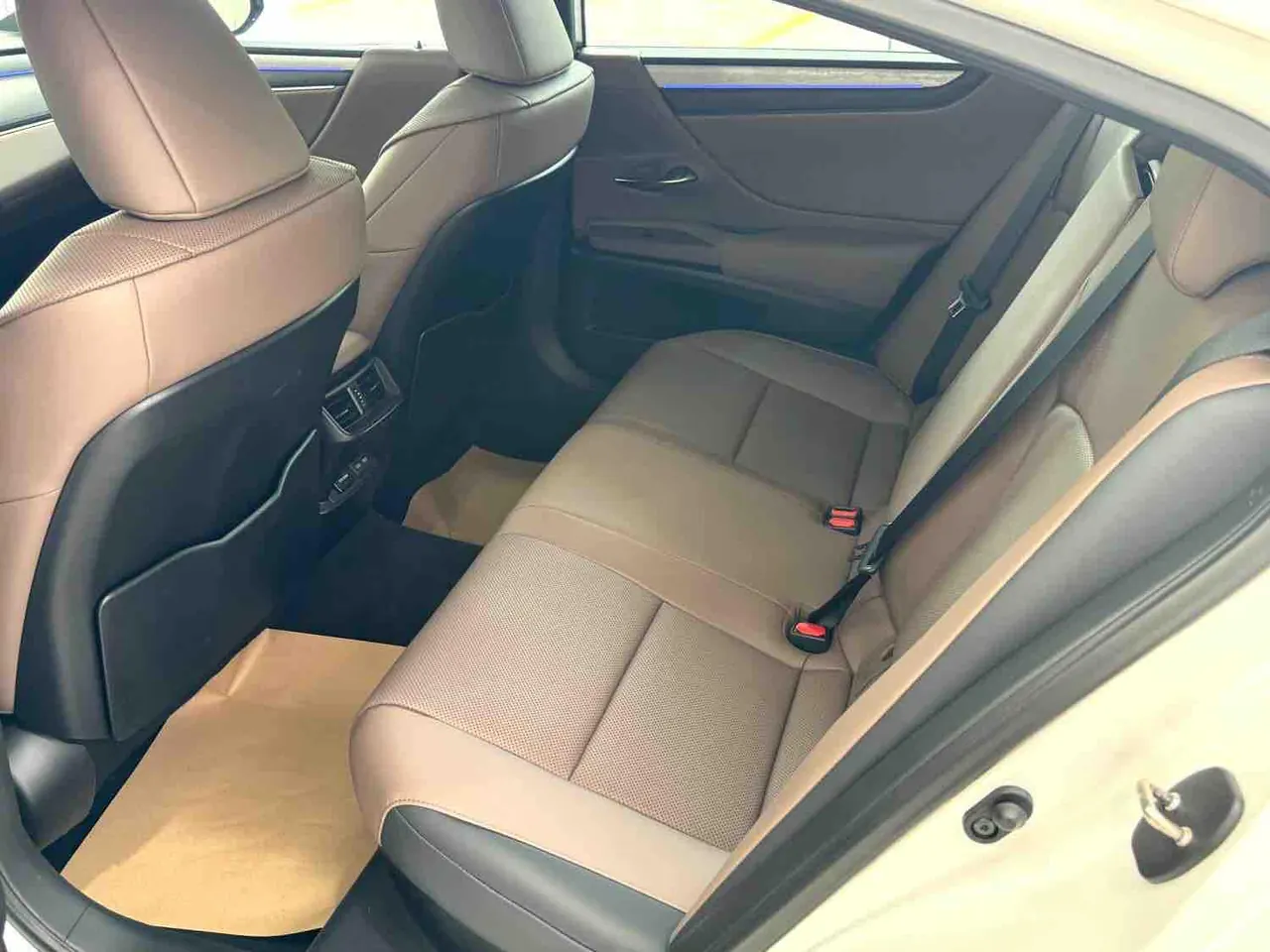 Lexus ES (Imported) 2025 ES300h 2.5 Stepless Premium Edition Automatic Gear 3