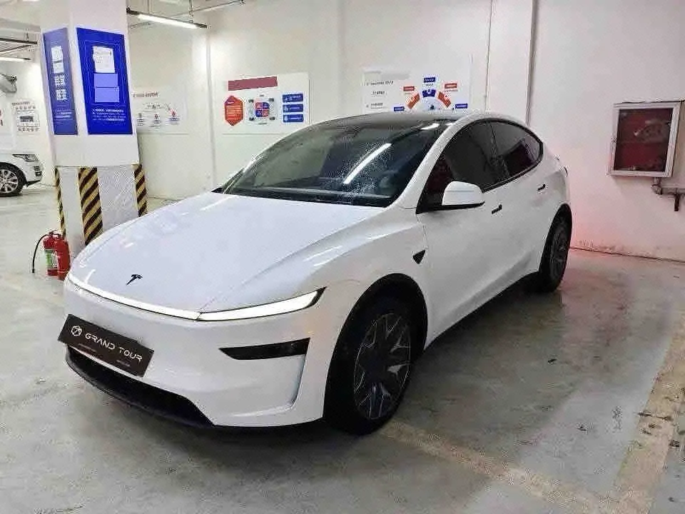 Открыть галерею: Tesla 2025 Model Y L Long Endurance All-Wheel Drive Automatic Transmission