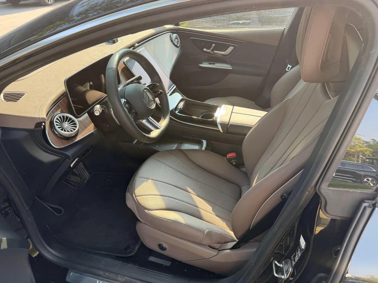 Mercedes Benz 2025 EQE 500 4MATIC EQE 500 4MATIC Deluxe Edition Automatic Gear 2