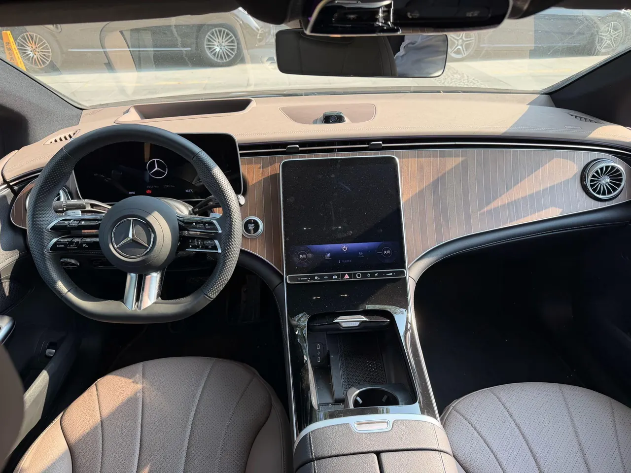 Mercedes Benz 2025 EQE 500 4MATIC EQE 500 4MATIC Deluxe Edition Automatic Gear 5