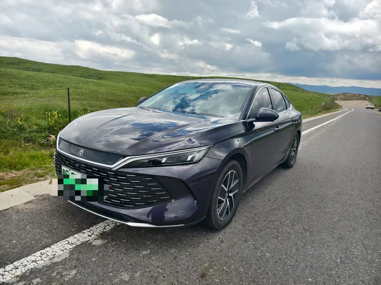 Открыть галерею: BYD 2024 Qin L DM-i 1.5 stepless 120KM leading automatic gear