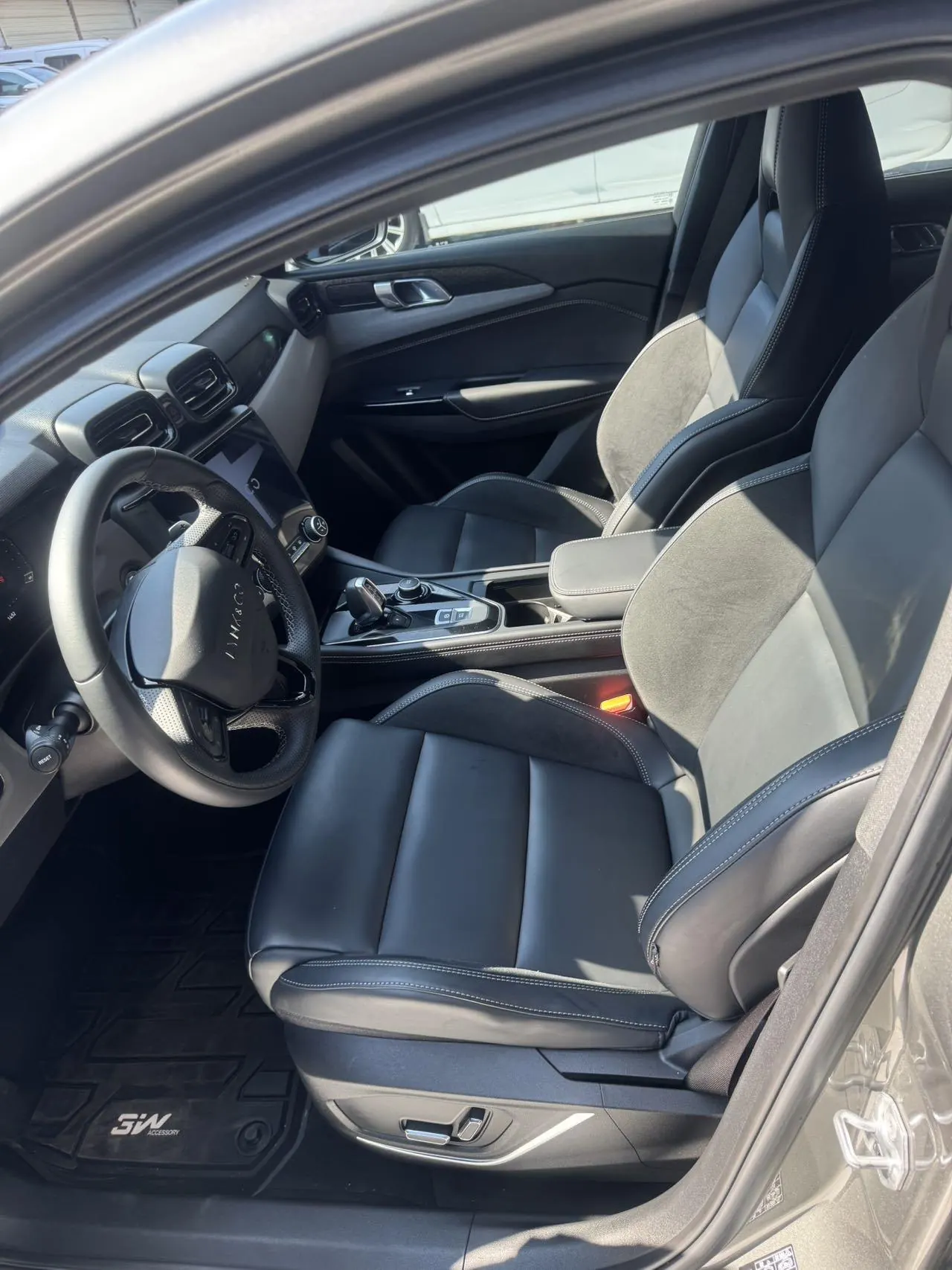 LYNK&amp;CO 2022 LYNK&amp;CO 03 1.5TD Jin Plus automatic gear 2
