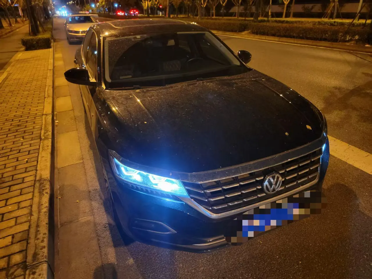 Volkswagen 2020 Passat 2.0TSI 380TSI Premium Edition Automatic 2