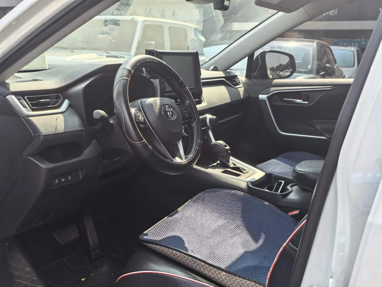 Toyota 2020 RAV4 Rongbo 2.0 Stepless Two-Drive Fashion Edition Automatic Gear 2