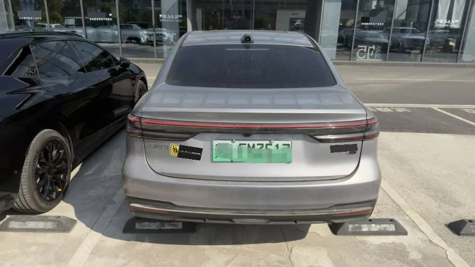 Geely Galaxy 2026 star shine 7 EM-i 1.5 220km four-wheel drive star shine version automatic gear 3