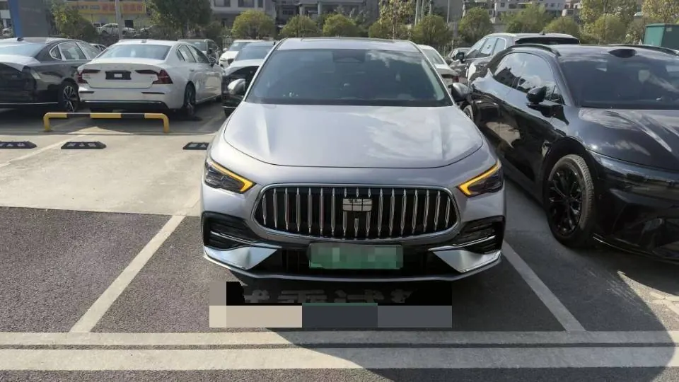 Geely Galaxy 2026 star shine 7 EM-i 1.5 220km four-wheel drive star shine version automatic gear 4