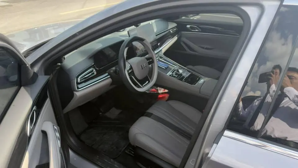 Geely Galaxy 2026 star shine 7 EM-i 1.5 220km four-wheel drive star shine version automatic gear 5