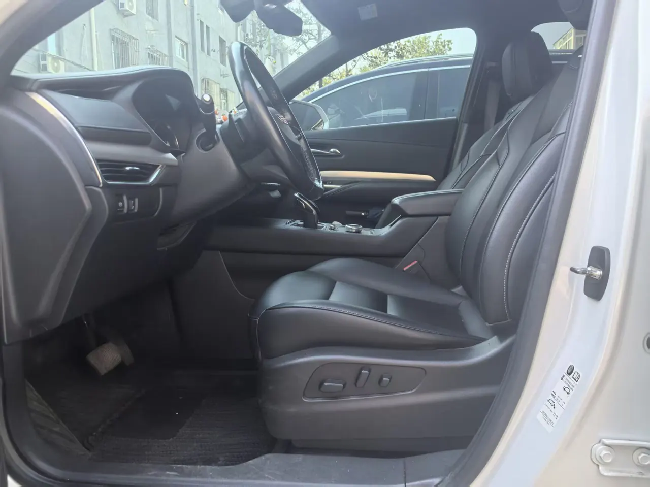 Cadillac 2020 XT4 2.0T 28T Two-Drive Leading Automatic Gear 3