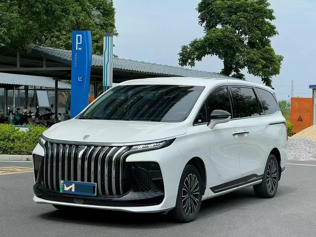 The popular 2026 xinghai V9 1.5TD 200km enjoy version of the four-seat roof camper automatic gear - View 1