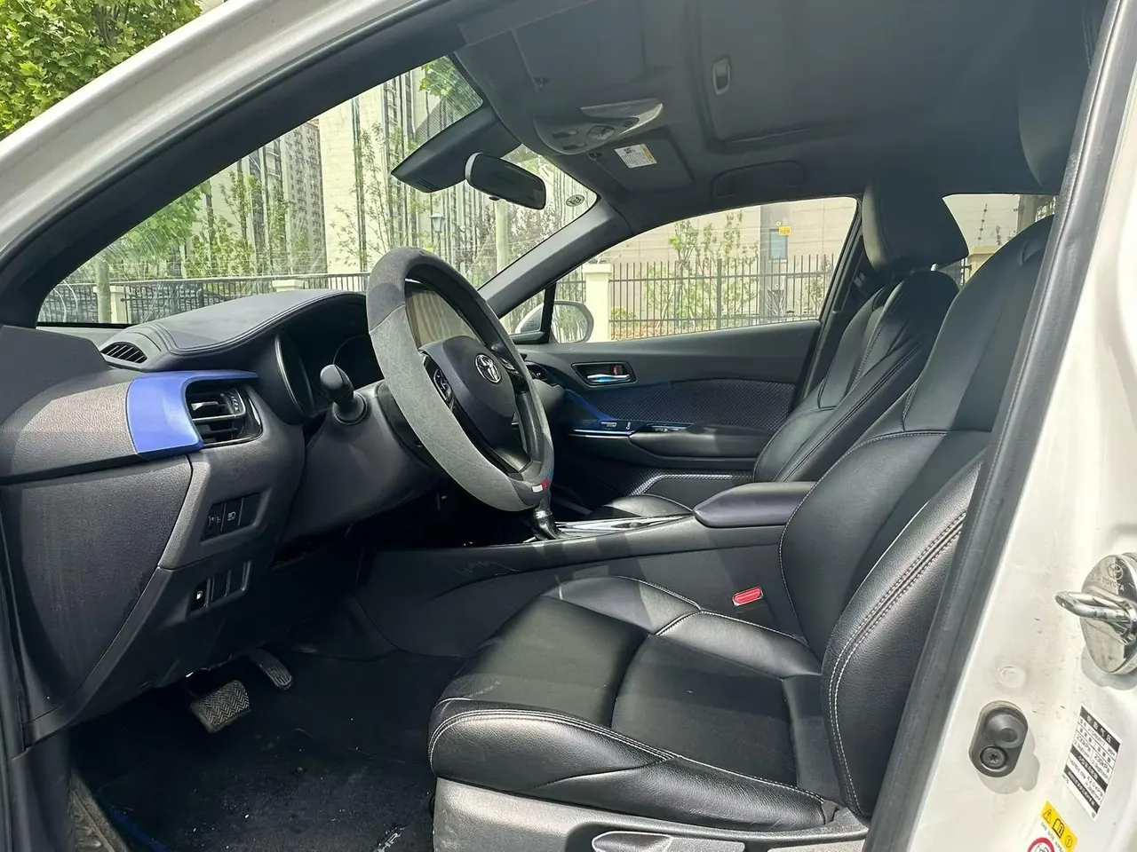 Toyota 2020 C- HR 2.0 stepless leading version of automatic gear 2
