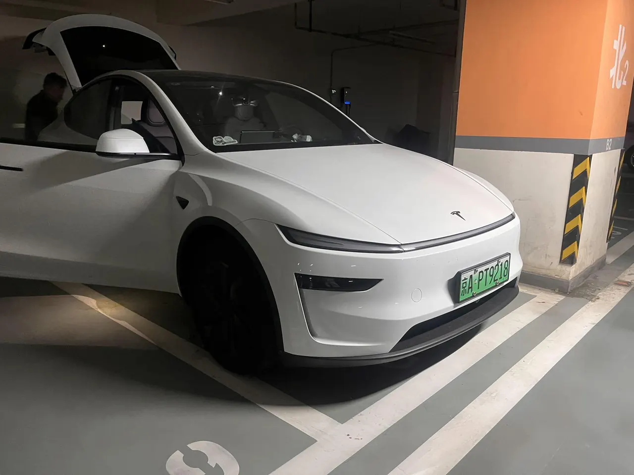 Tesla 2026 Model Y Rear-Wheel-Drive Automatic 7