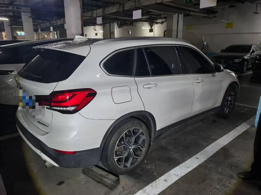 BMW 2022 X1 sDrive25Li 2.0T Leading Automatic Gear 3