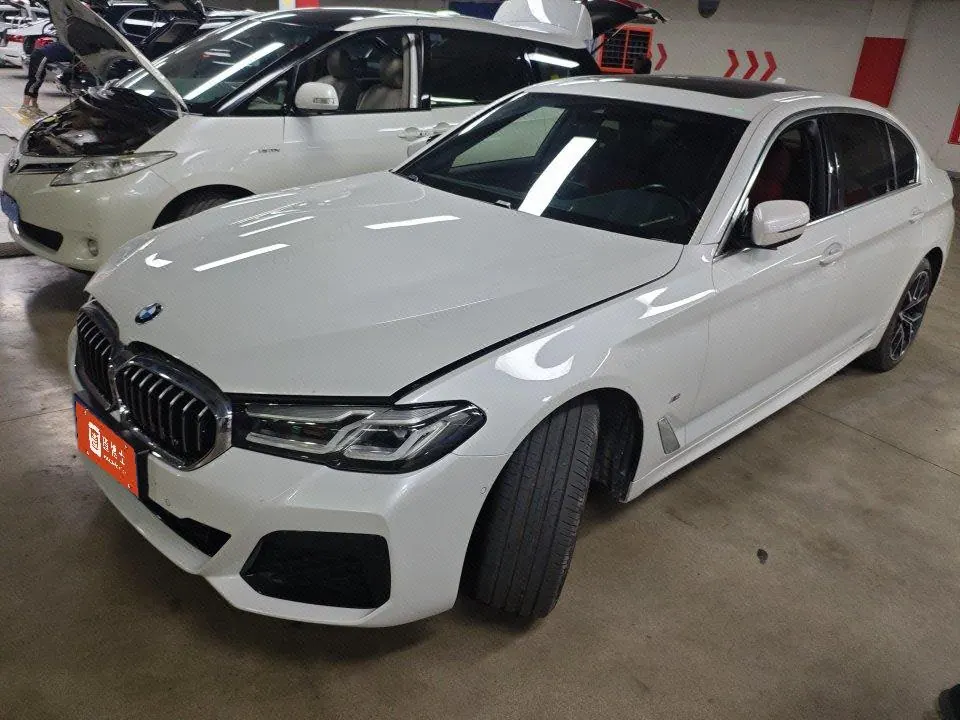 Открыть галерею: BMW 5 Series 2022 530Li 2.0T Exclusive M Sports Suit (Modified) Automatic Gear