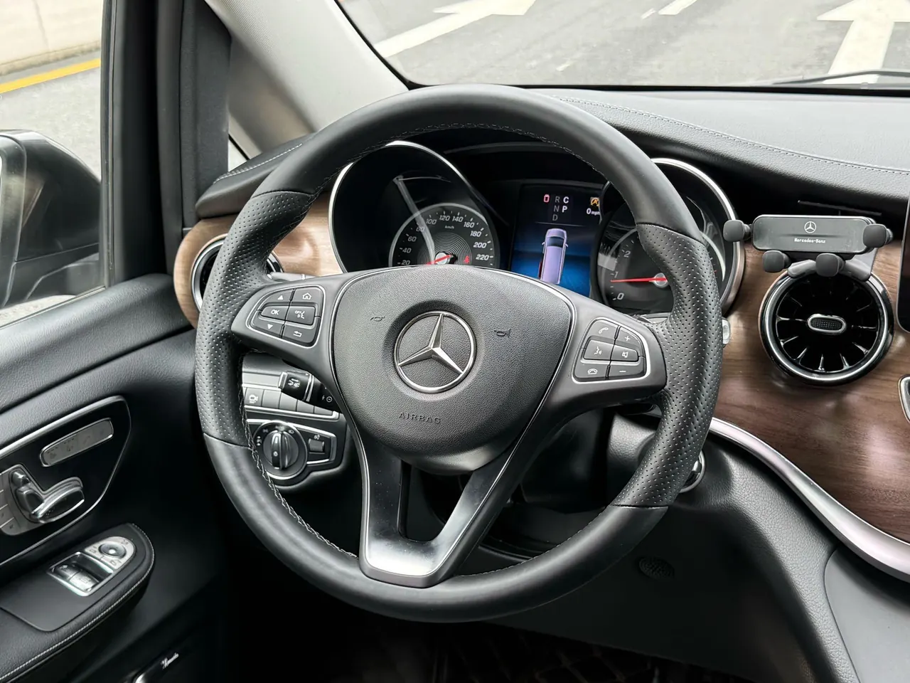 Mercedes Benz V 2020V 260 L 2.0T Deluxe Edition Automatic Gear 11