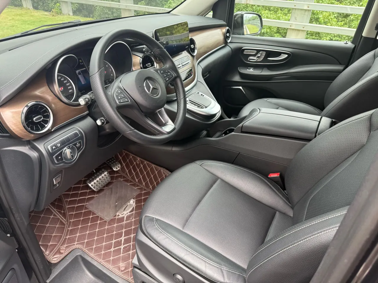 Mercedes Benz V 2020V 260 L 2.0T Deluxe Edition Automatic Gear 7