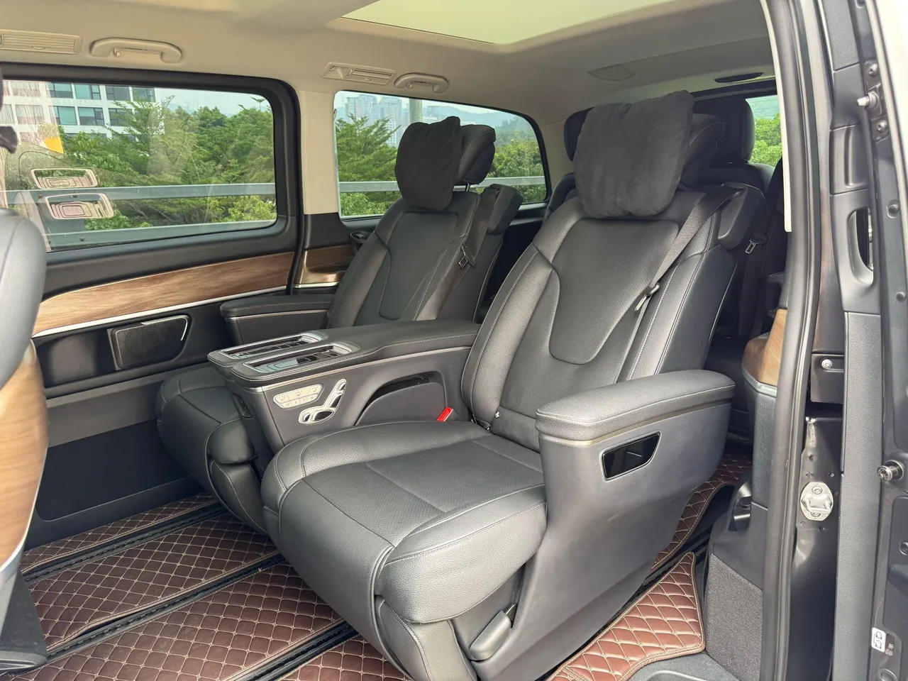 Mercedes Benz V 2020V 260 L 2.0T Deluxe Edition Automatic Gear 8