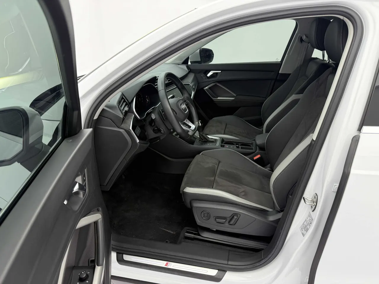Audi 2022 Q3 1.4TFSI 35TFSI Fashion Dynamic Automatic 9