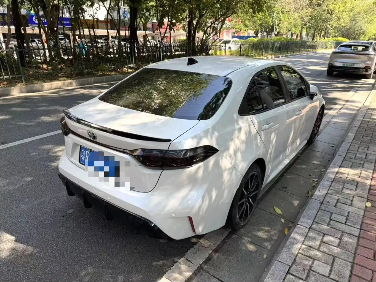 Toyota 2023 Lei Ling Shuangqing 1.8 Stepless Intelligent Electric Hybrid Sports Edition Automatic Gear 3