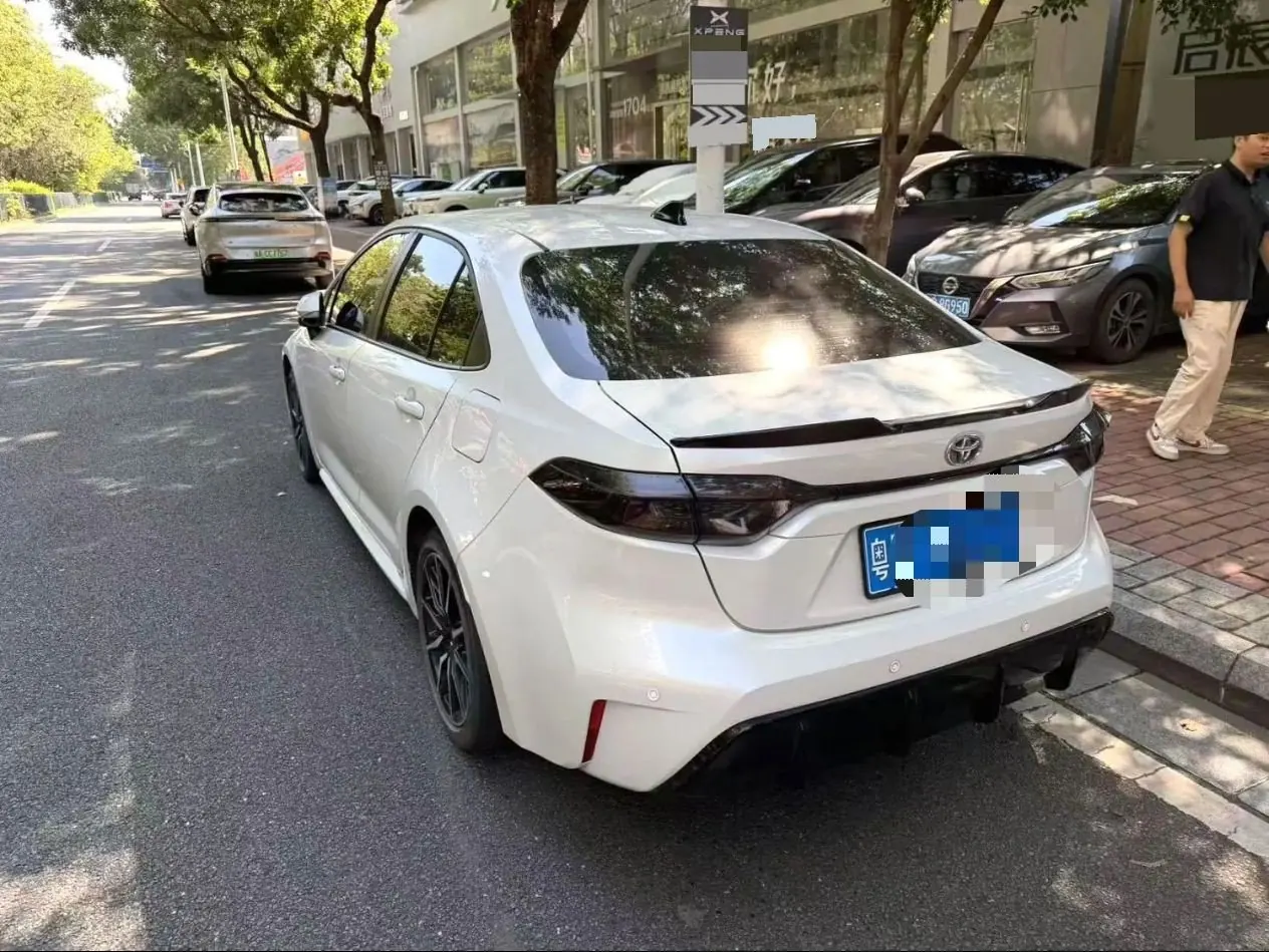 Toyota 2023 Lei Ling Shuangqing 1.8 Stepless Intelligent Electric Hybrid Sports Edition Automatic Gear 4