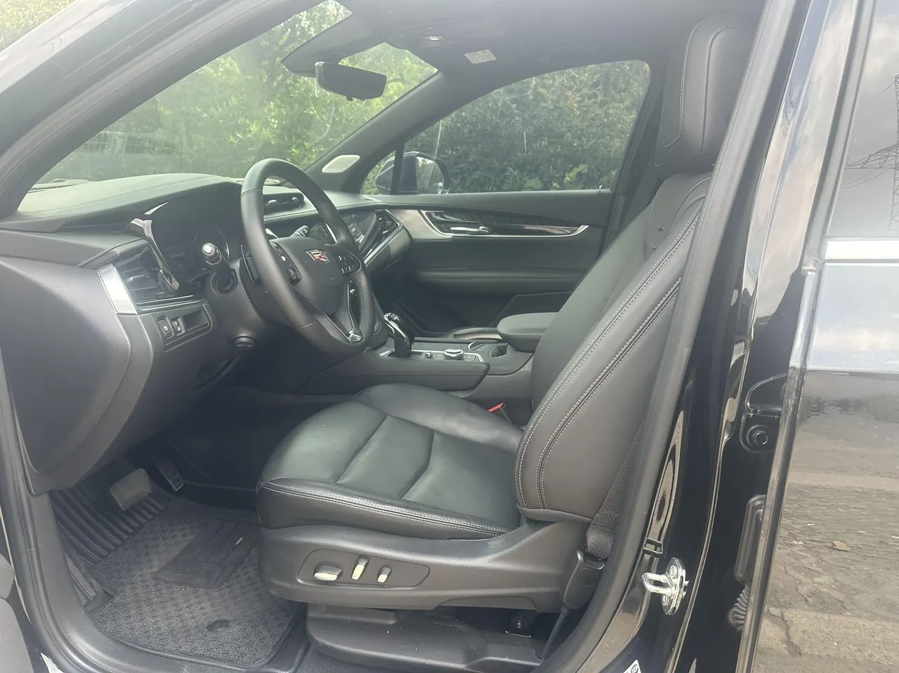 Cadillac 2022 XT6 48V 2.0T 6 four-wheel drive luxury 120 anniversary limited edition automatic gear 3